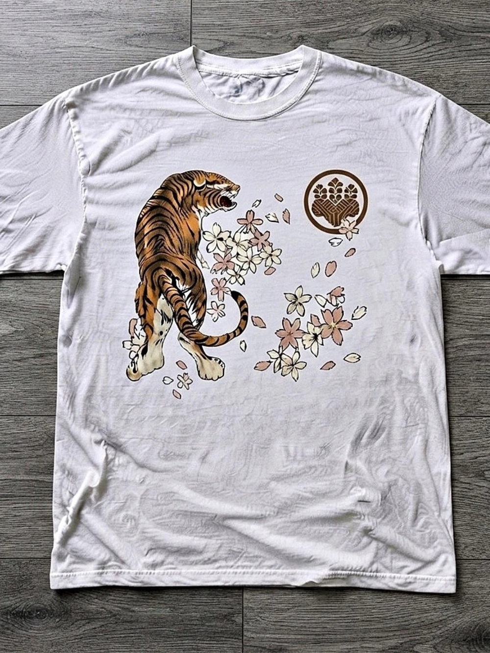 Graphic Tiger Short Sleeve Tee in White Like New
